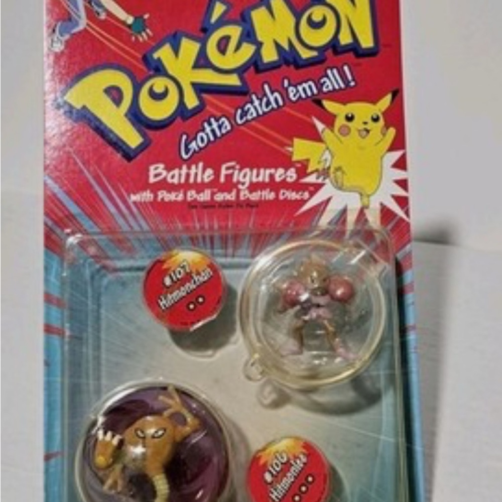 Pokemon Battle Figures with Poké Ball and Battle Discs - Red and Yellow
